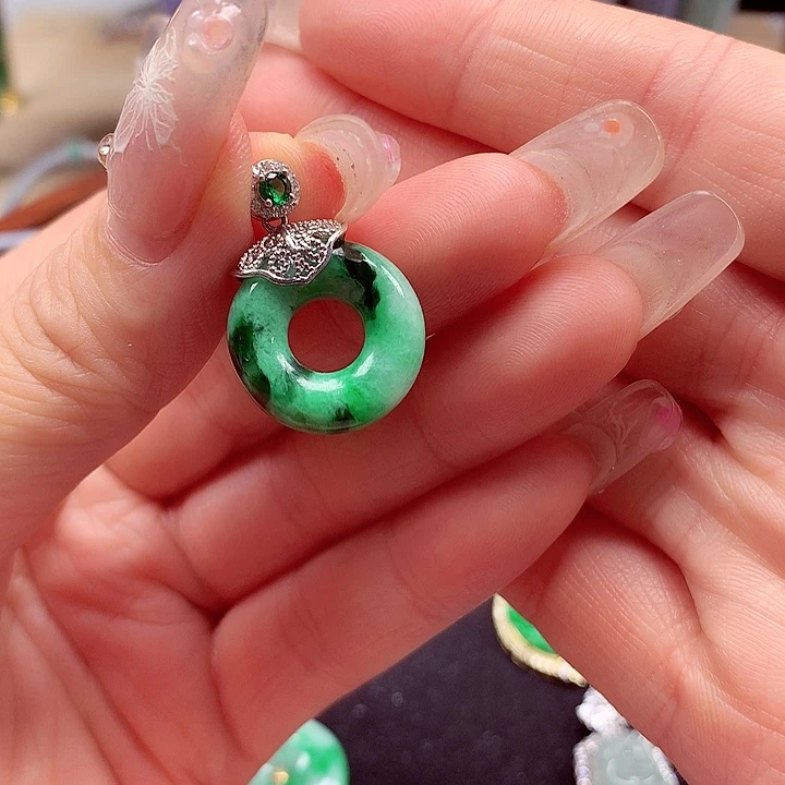 翡翠银S925镶嵌颈饰翡翠