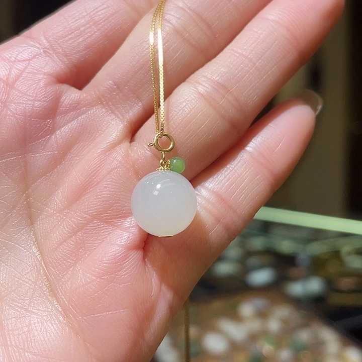 颈饰18K金镶嵌和田玉12mm有求必应