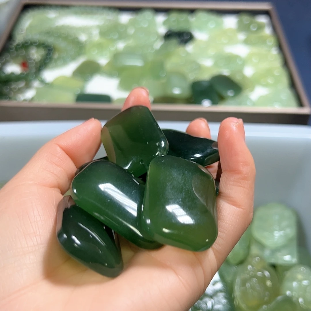 用***2蛇纹石玉未镶嵌颈饰