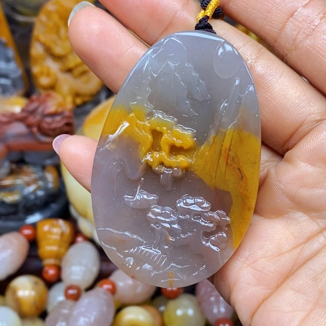 石英质玉（黄龙玉）颈饰未镶嵌