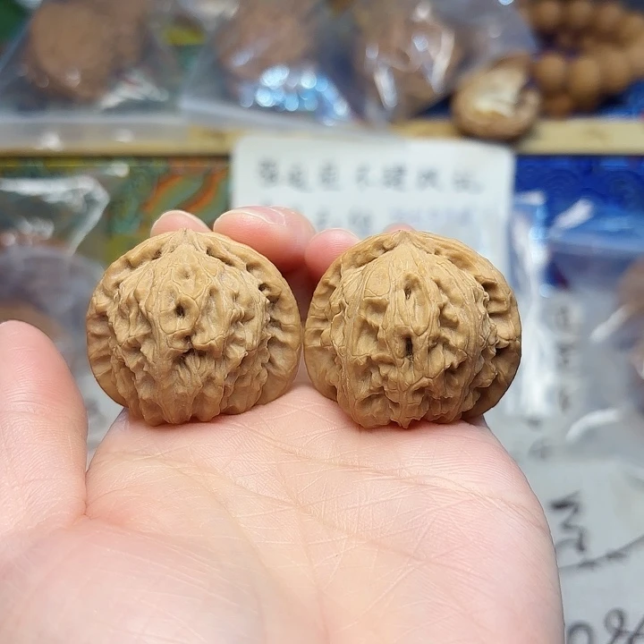 葡***萄文玩核桃吊坠白狮子36