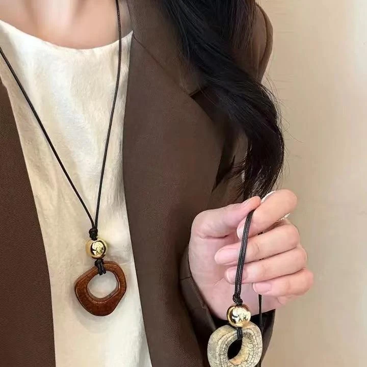 合金吊坠 创意长款复古独特毛衣链秋冬百搭吊坠项链小众棕色颈链