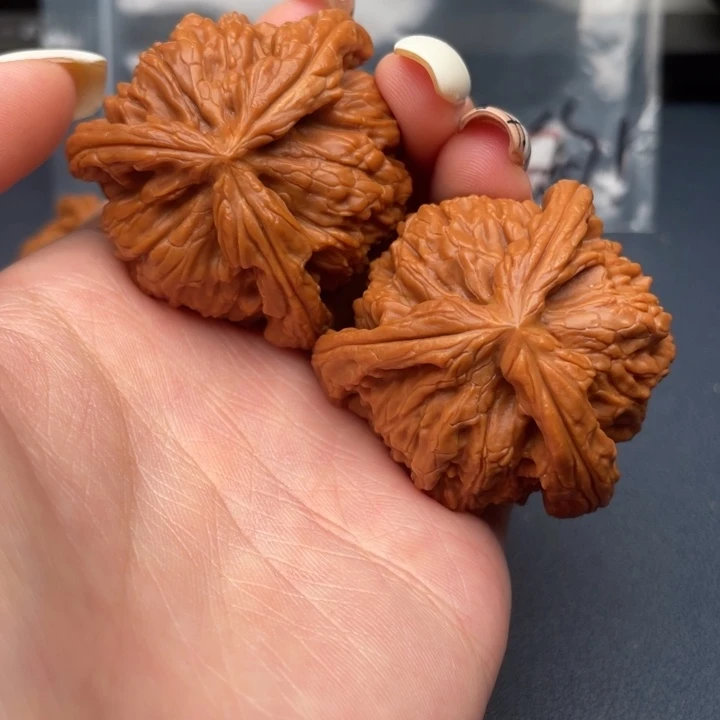 S***D文玩核桃吊坠白狮子