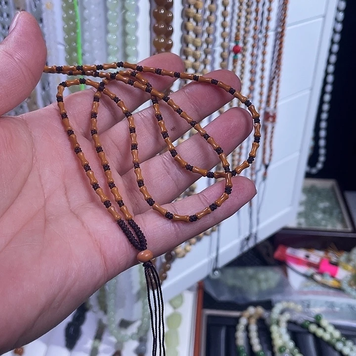 和田玉未镶嵌颈饰壶****非