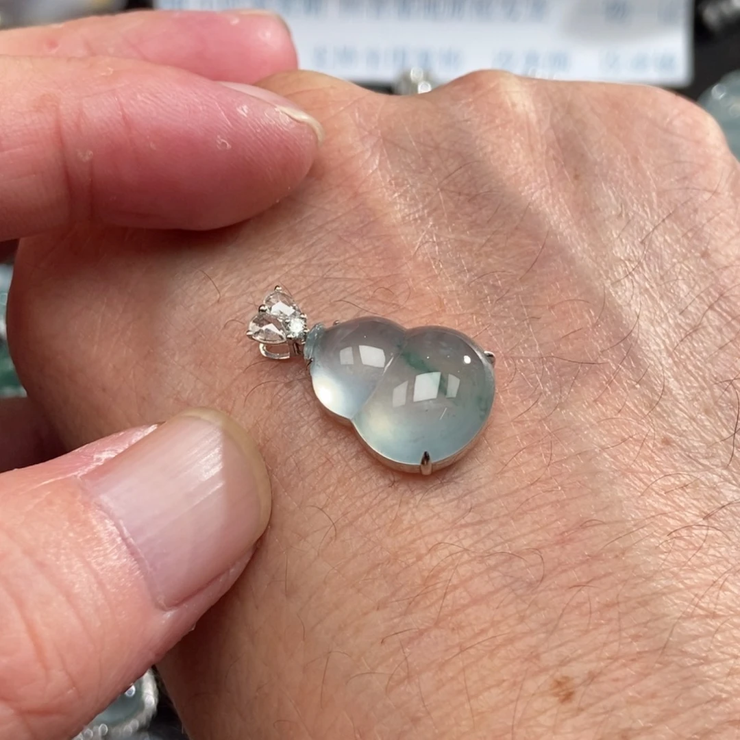 吊坠(不含链)18K金镶嵌翡翠葫芦