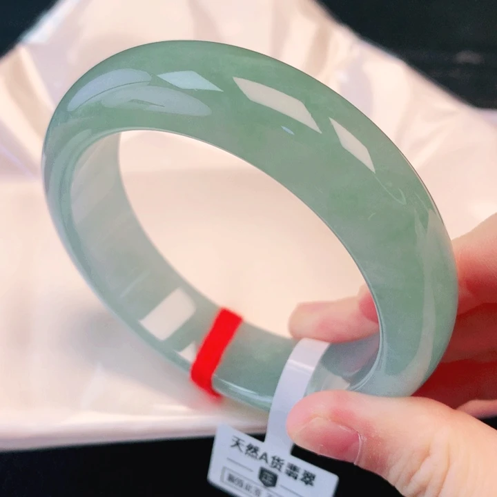 翡翠未镶嵌手镯59轮胎