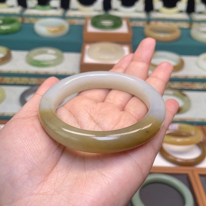 和田玉手镯未镶嵌56