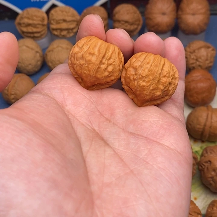 文玩核桃把件小桃心