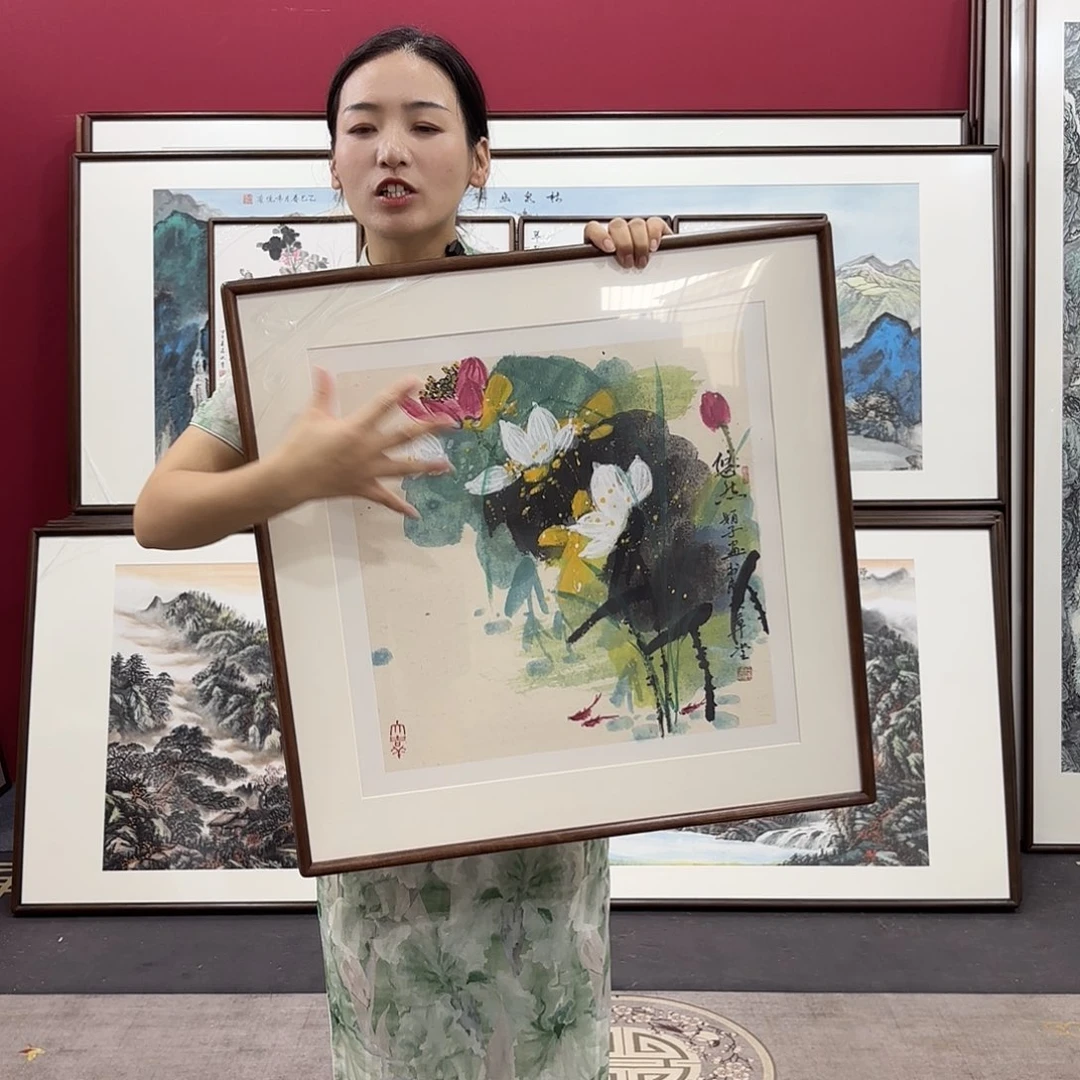 国画带框绘画作品
