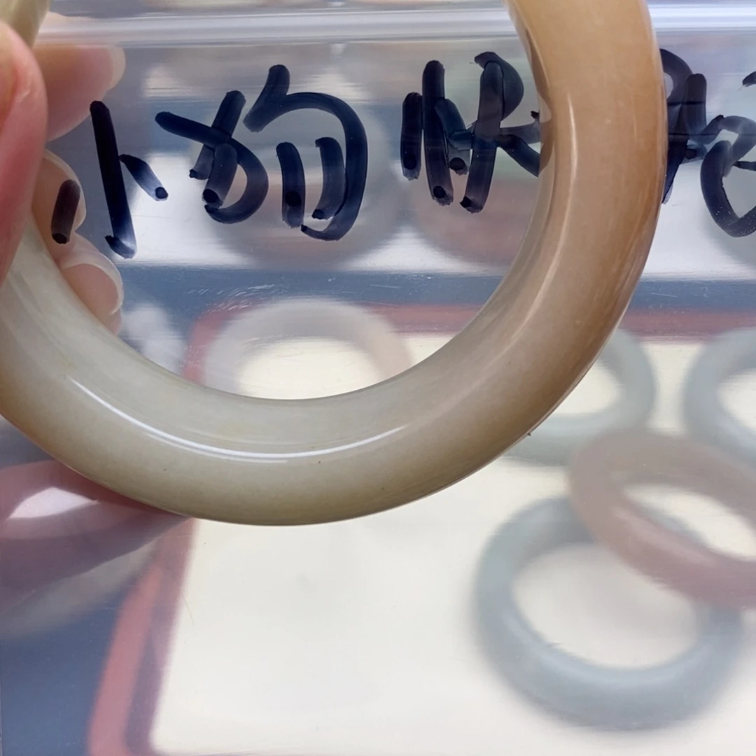 石英质玉手镯未镶嵌小**跑