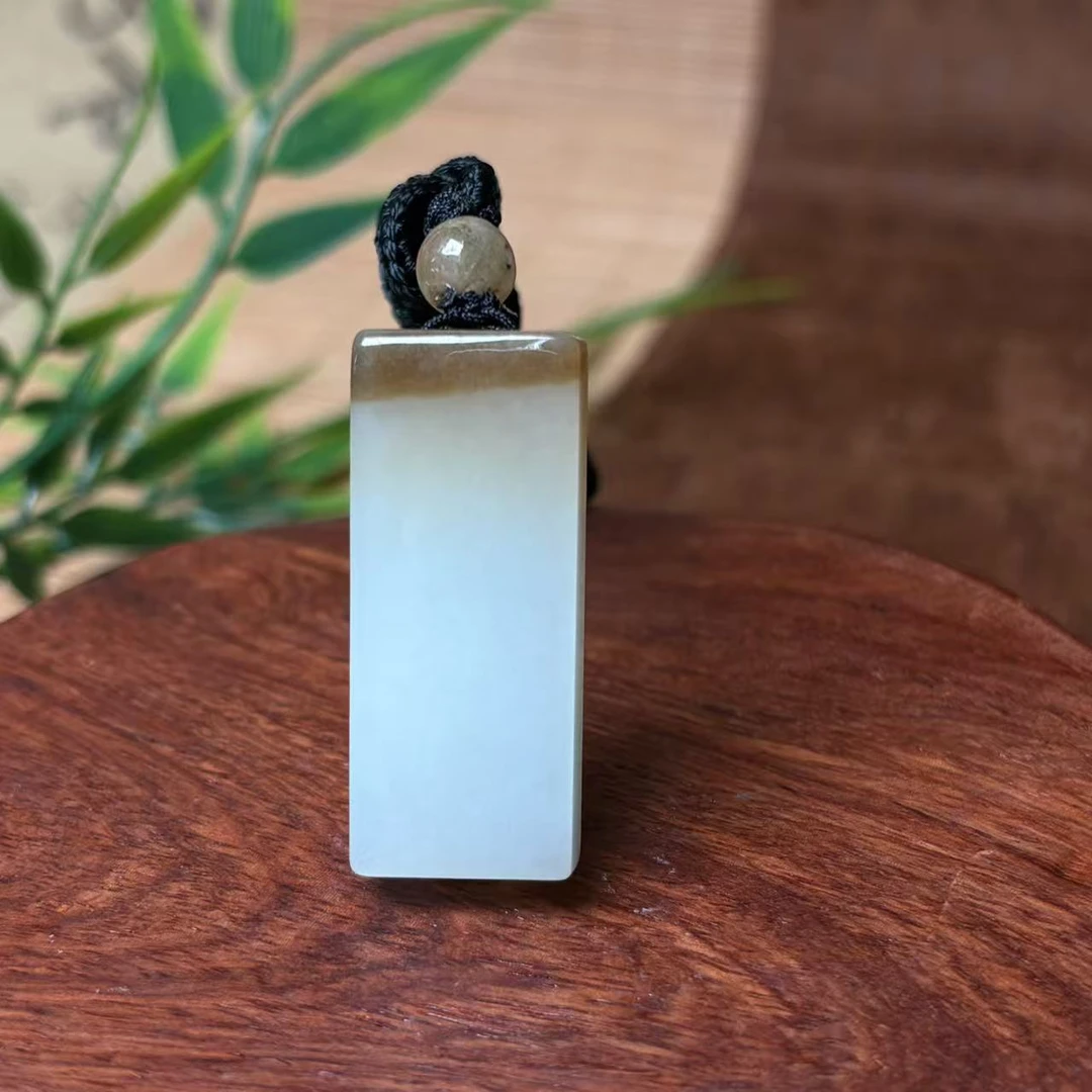 711008#和田玉新疆且末糖白素面平安无事牌吊坠 百搭时尚经典