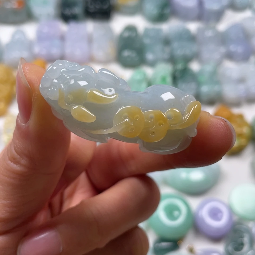 翡翠吊坠(赠链)未镶嵌