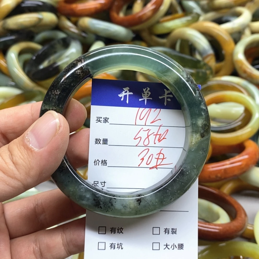 蛇纹石玉未镶嵌手镯