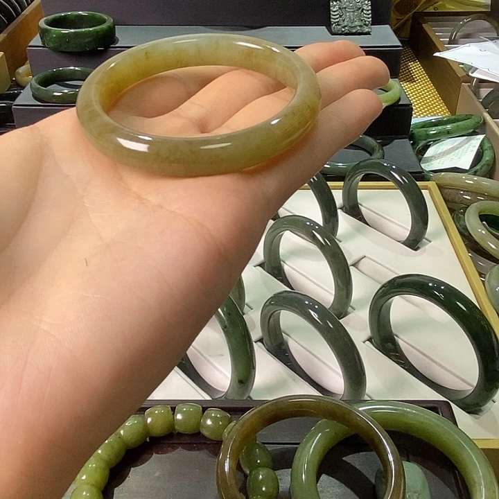 玲***录和田玉未镶嵌手镯