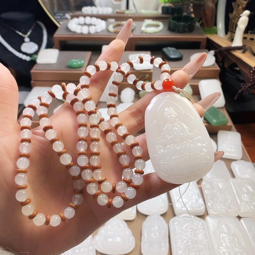 温***虎石英质玉（金丝玉）未镶嵌颈饰