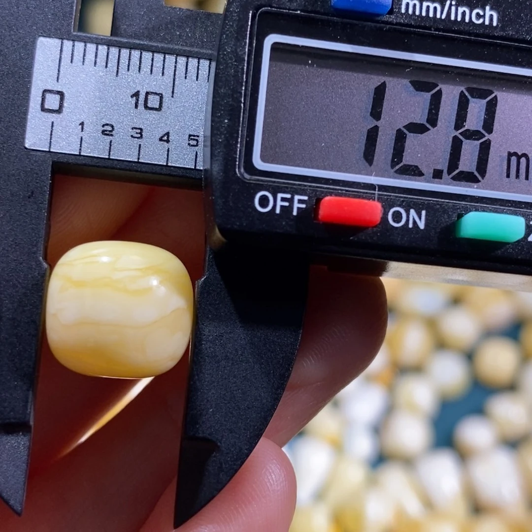 蜜蜡裸石未镶嵌配饰