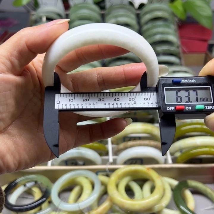 蛇纹石玉未镶嵌手镯57