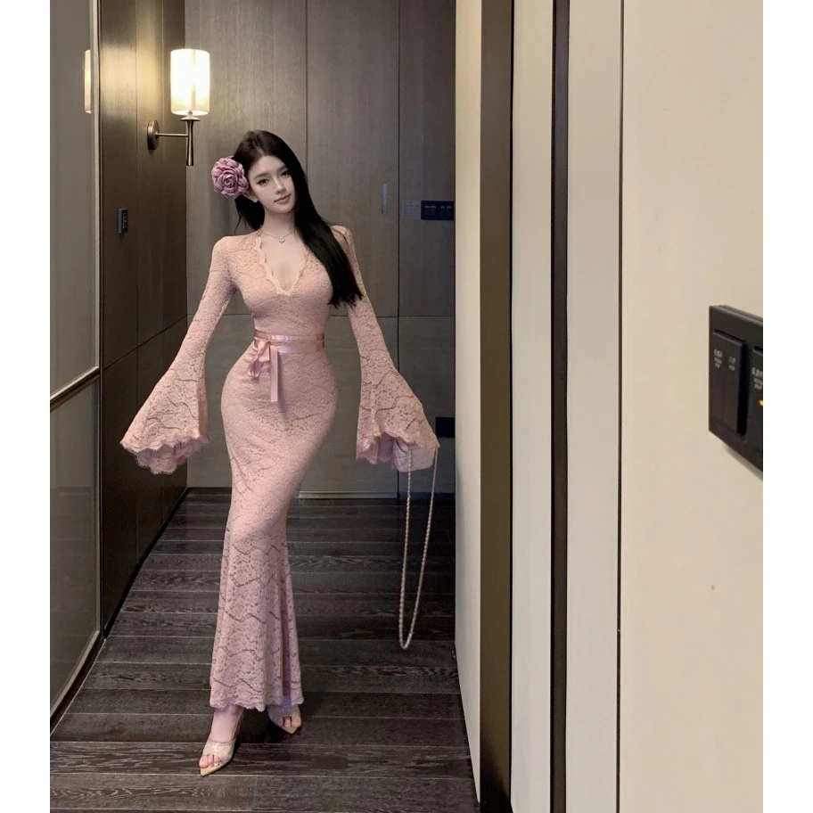 蕾丝v领喇叭袖连衣裙女秋季紧身粉色裙子御姐轻熟风包臀鱼尾长裙