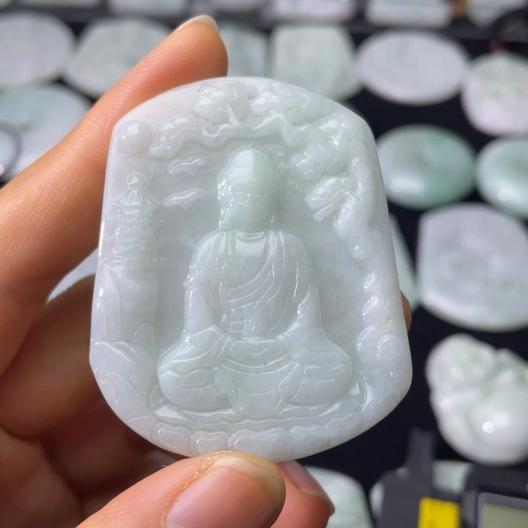 翡翠未镶嵌颈饰守护神