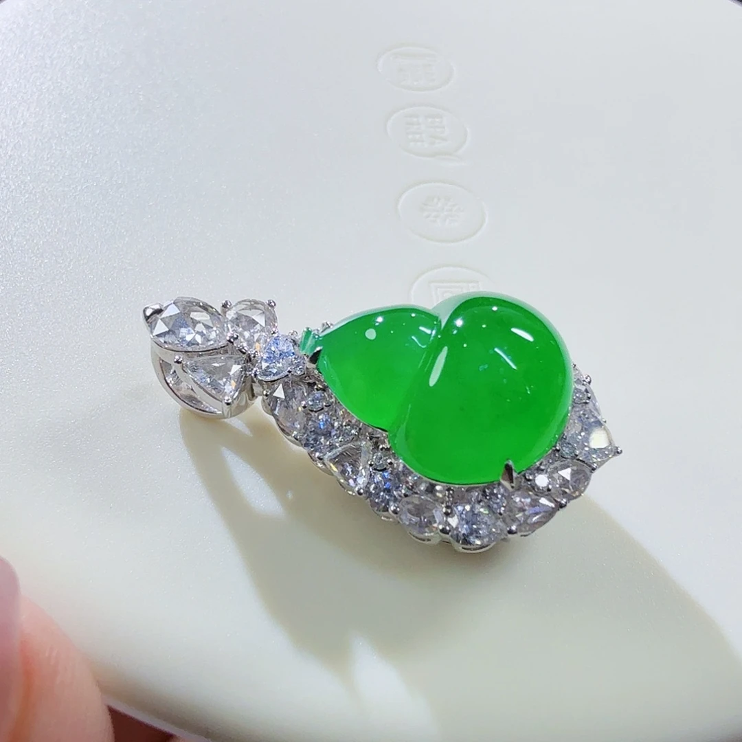 翡翠18K金镶嵌颈饰福利特特特特力推