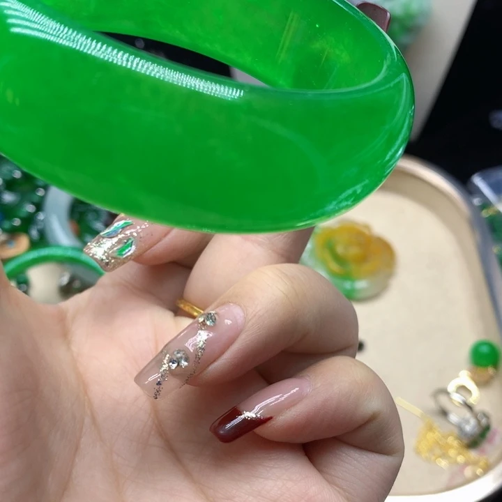 翡翠颈饰未镶嵌吊坠