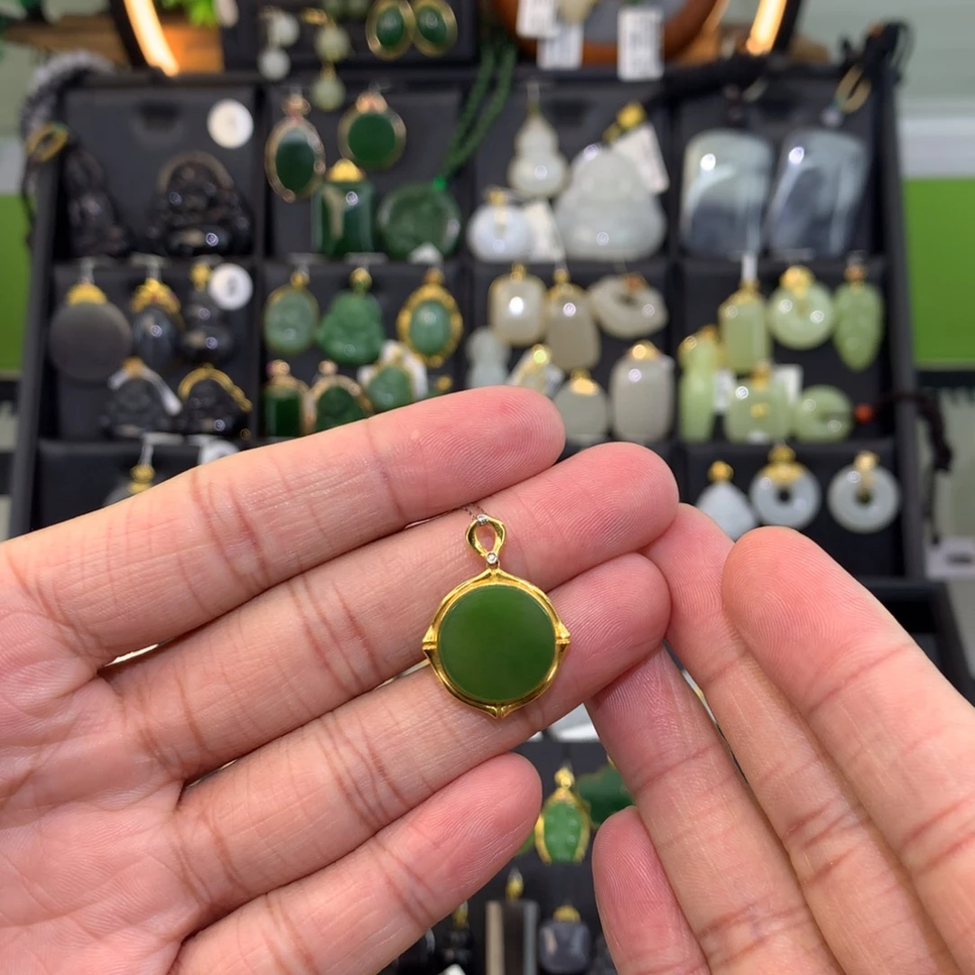 三***月和田玉18K金镶嵌吊坠(赠链)