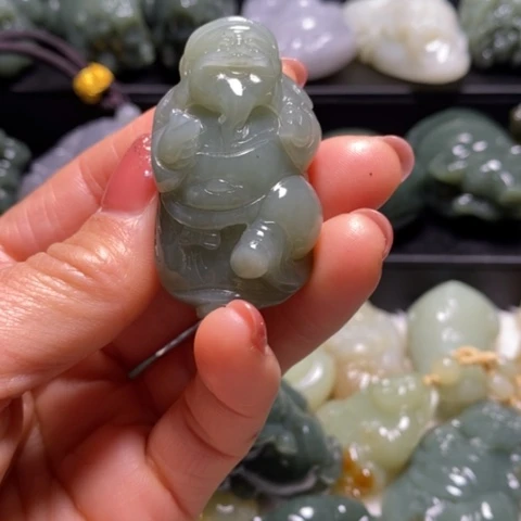 颈饰未镶嵌和田玉（糖玉）