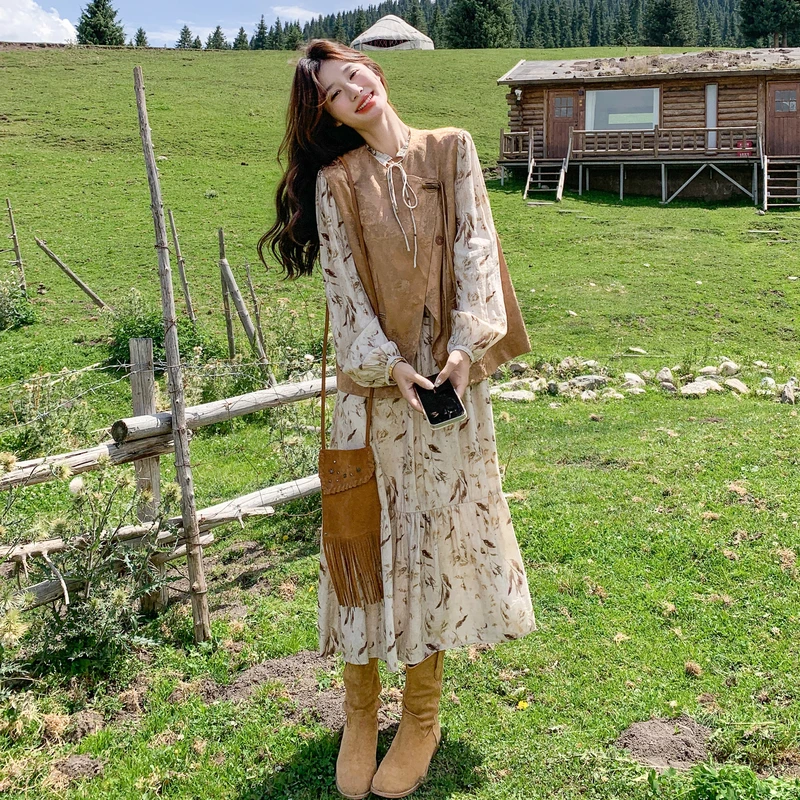 法式田园氛围感套套装裙女2025秋季新款碎花连衣裙刺绣马甲两件套