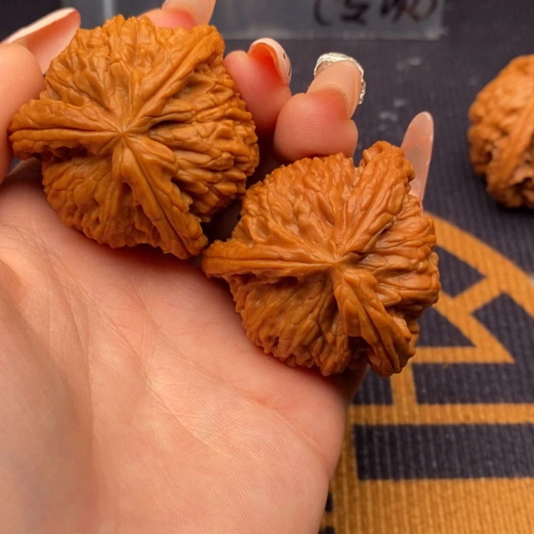 心***成文玩核桃吊坠白狮子