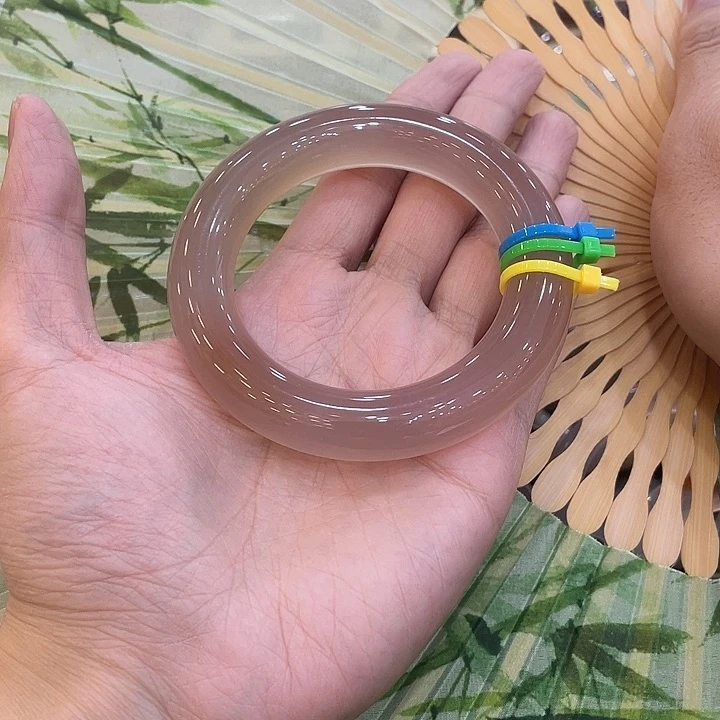 玛瑙/玉髓手镯未镶嵌小***?