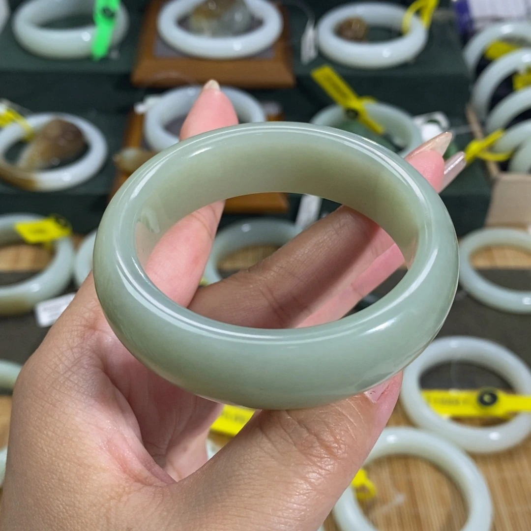 和田玉手镯未镶嵌清货