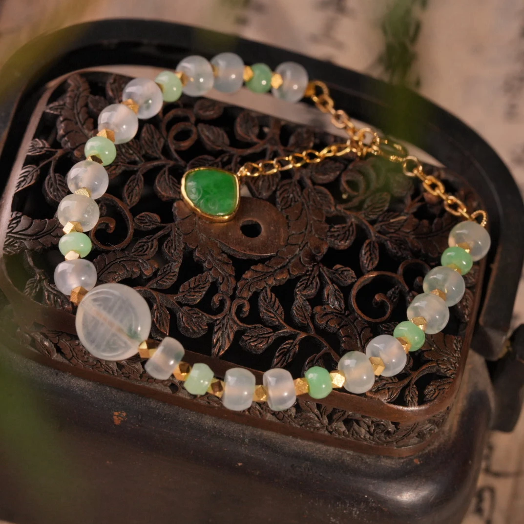 【惜拾妆匣】18k金镶嵌天然细糯满色辣绿如意 A货白冰翡翠多宝手链