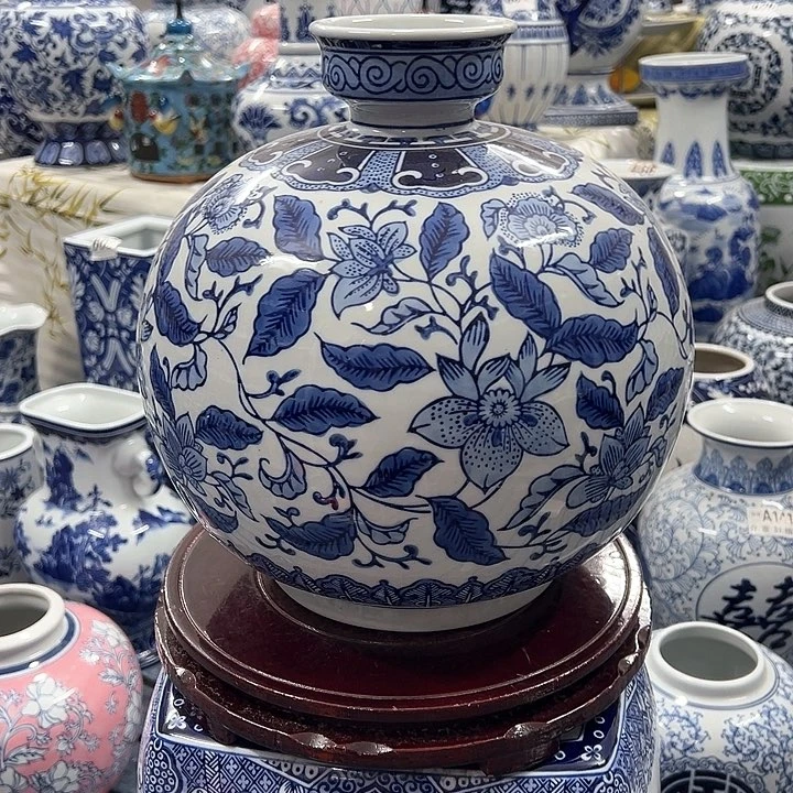 摆件青花瓷手工手绘高温釉下彩，居家摆件花瓶