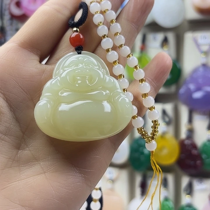 在****石英质玉未镶嵌颈饰