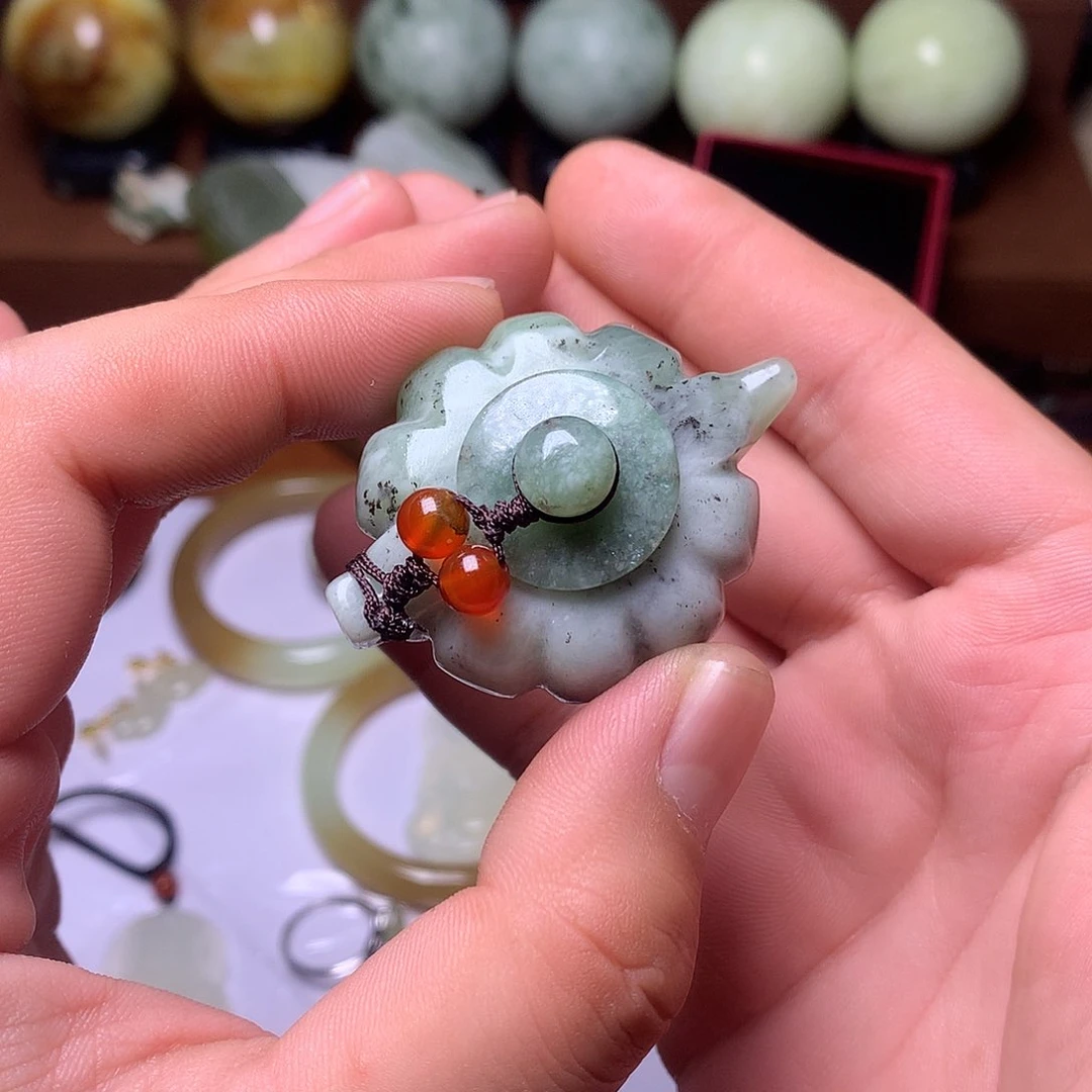 未镶嵌岫玉岫玉吊坠