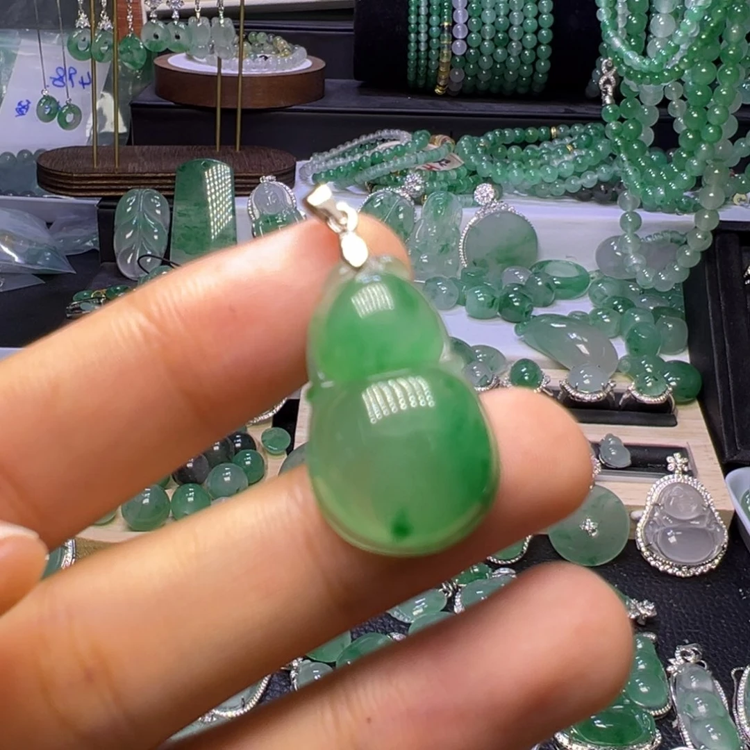 石英质玉（非洲翠）未镶嵌颈饰