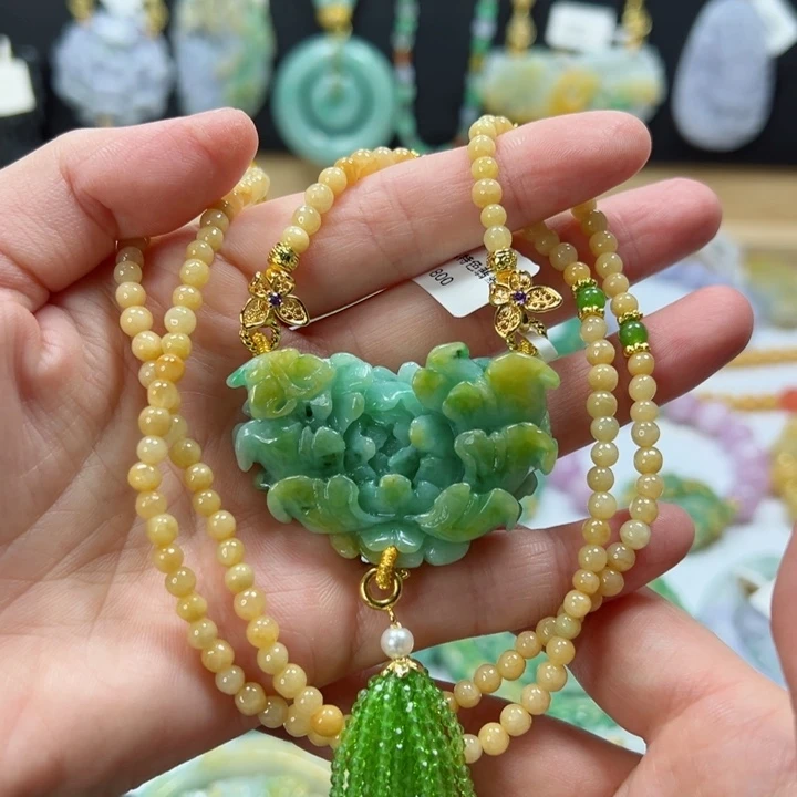 颈饰未镶嵌翡翠吊坠