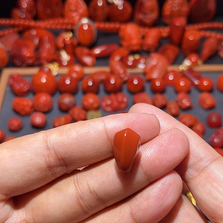 南红玛瑙未镶嵌配饰鲨鱼呗满色满肉三通9.4mm