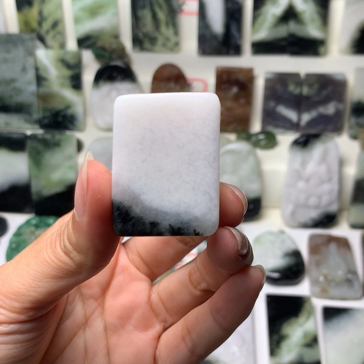 独山玉未镶嵌颈饰