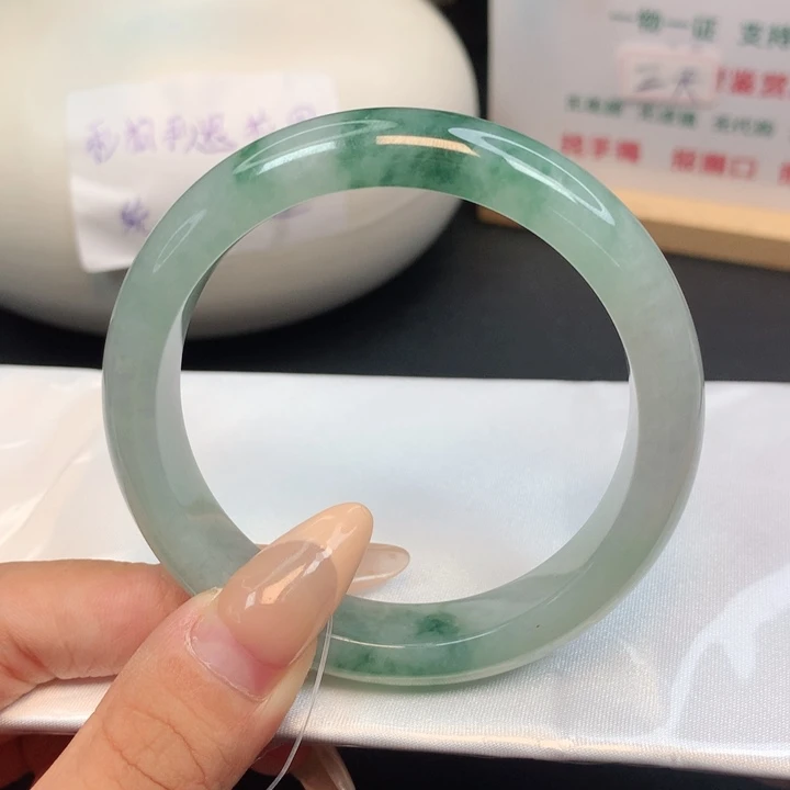 未镶嵌手镯翡翠18