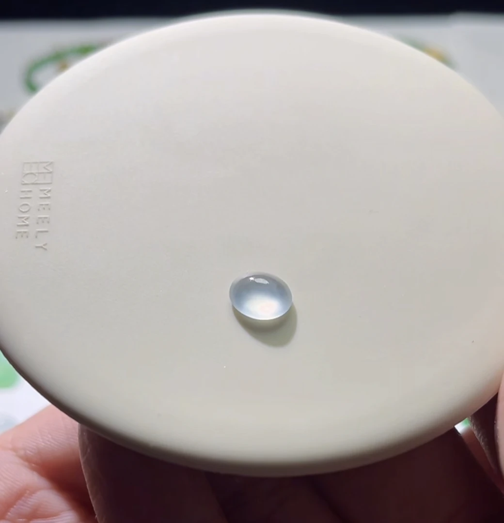 天然缅甸A货翡翠，白冰蛋面卡9/8/3.8mm
