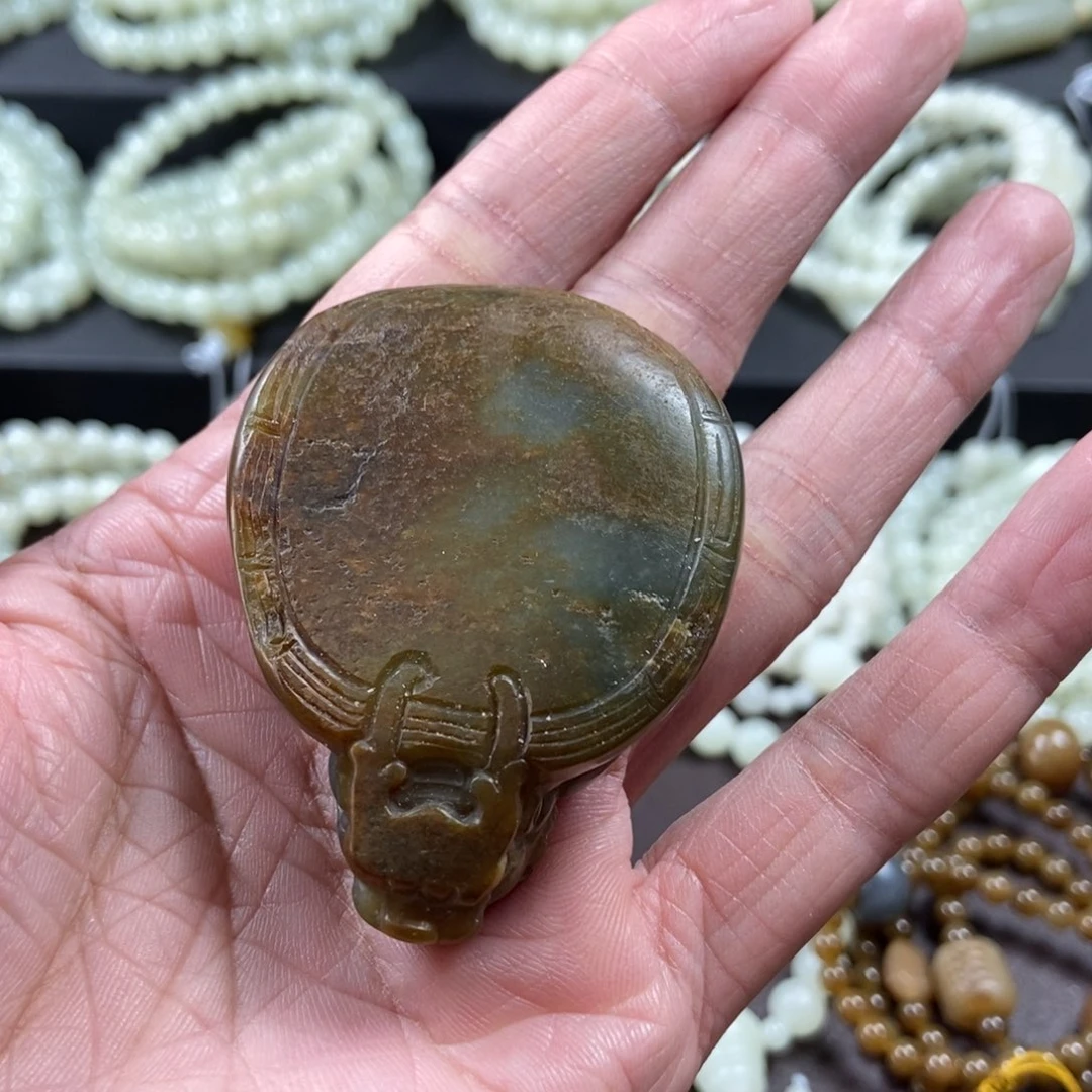 和田玉未镶嵌把件