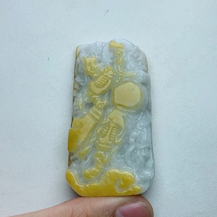 翡翠未镶嵌颈饰人物