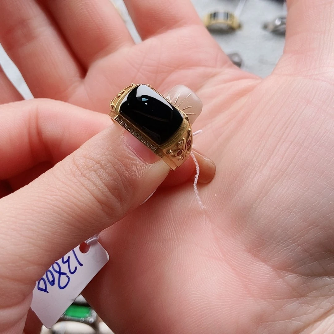 18K金镶嵌戒指翡翠茂****场