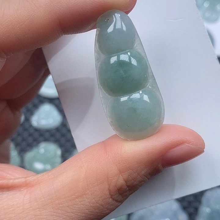 翡翠未镶嵌颈饰翡翠未镶嵌颈饰翡翠