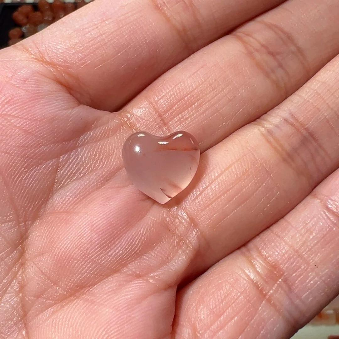 南红玛瑙川料未镶嵌爱心