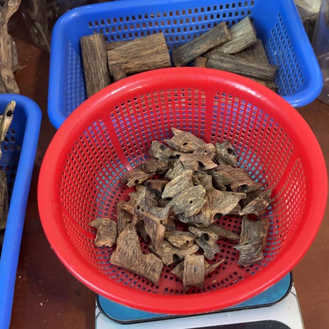 沉香乌身原叶快料50克