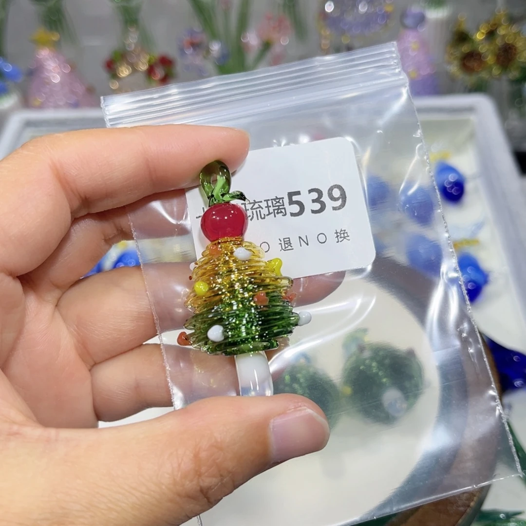 一***羊玻璃吊坠（不含链）539圣诞树一个