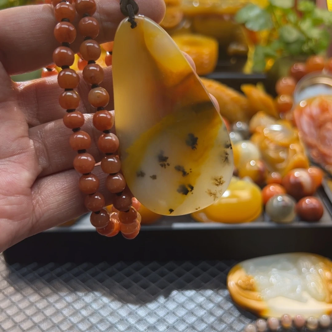 石英质玉未镶嵌颈饰