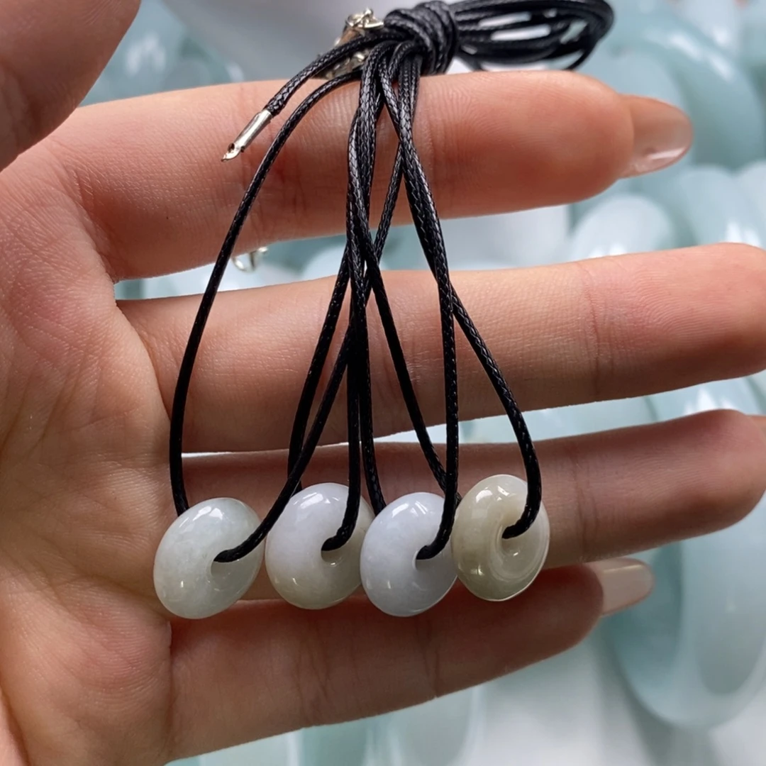 翡翠未镶嵌颈饰多样性发其一